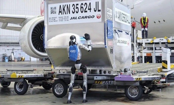 Japan Airlines Trials Humanoid Robots as Handlers